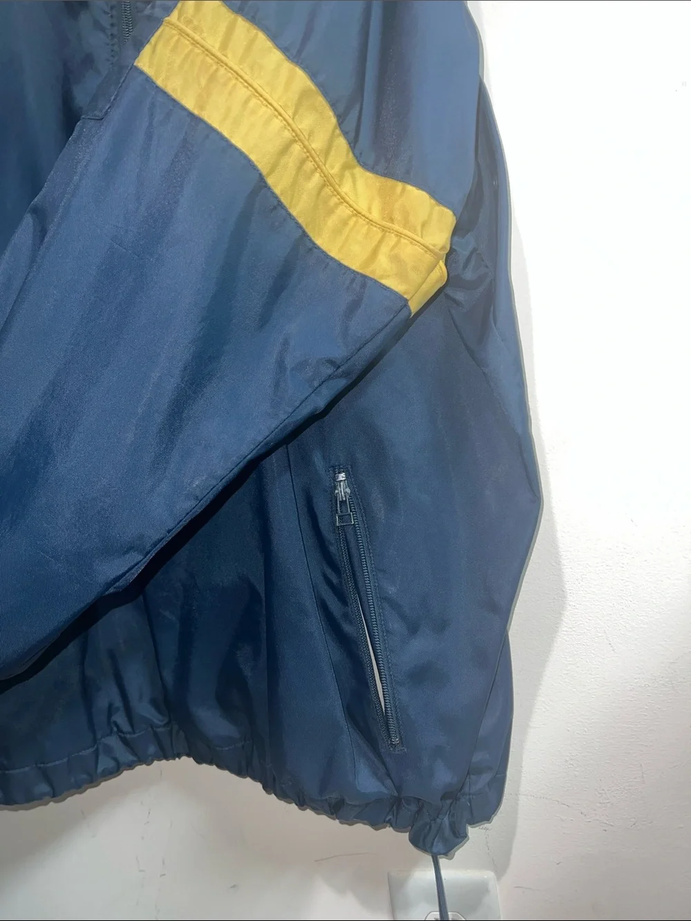 Nike Men’s Navy and Yellow Lightweight Vintage Windbreaker Jacket 90s